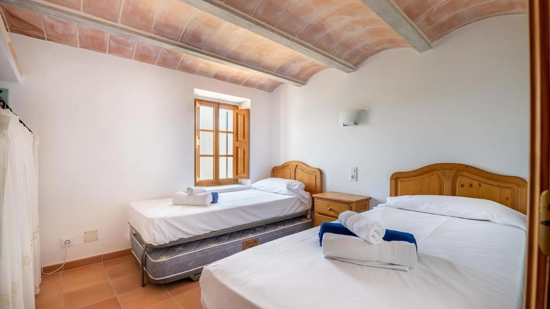 Ferienhaus Mit Privatpool Fuer 8 Personen Ca 240 Qm In Cas Concos Des Cavaller, Mallorca Suedostkueste Von Mallorca